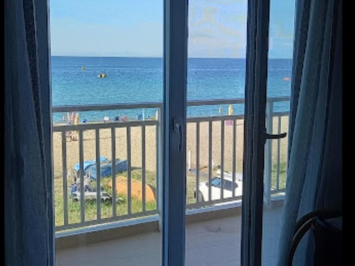 "Breeze" Front To The Sea - Hakidiki Villa Flogita Buitenkant foto